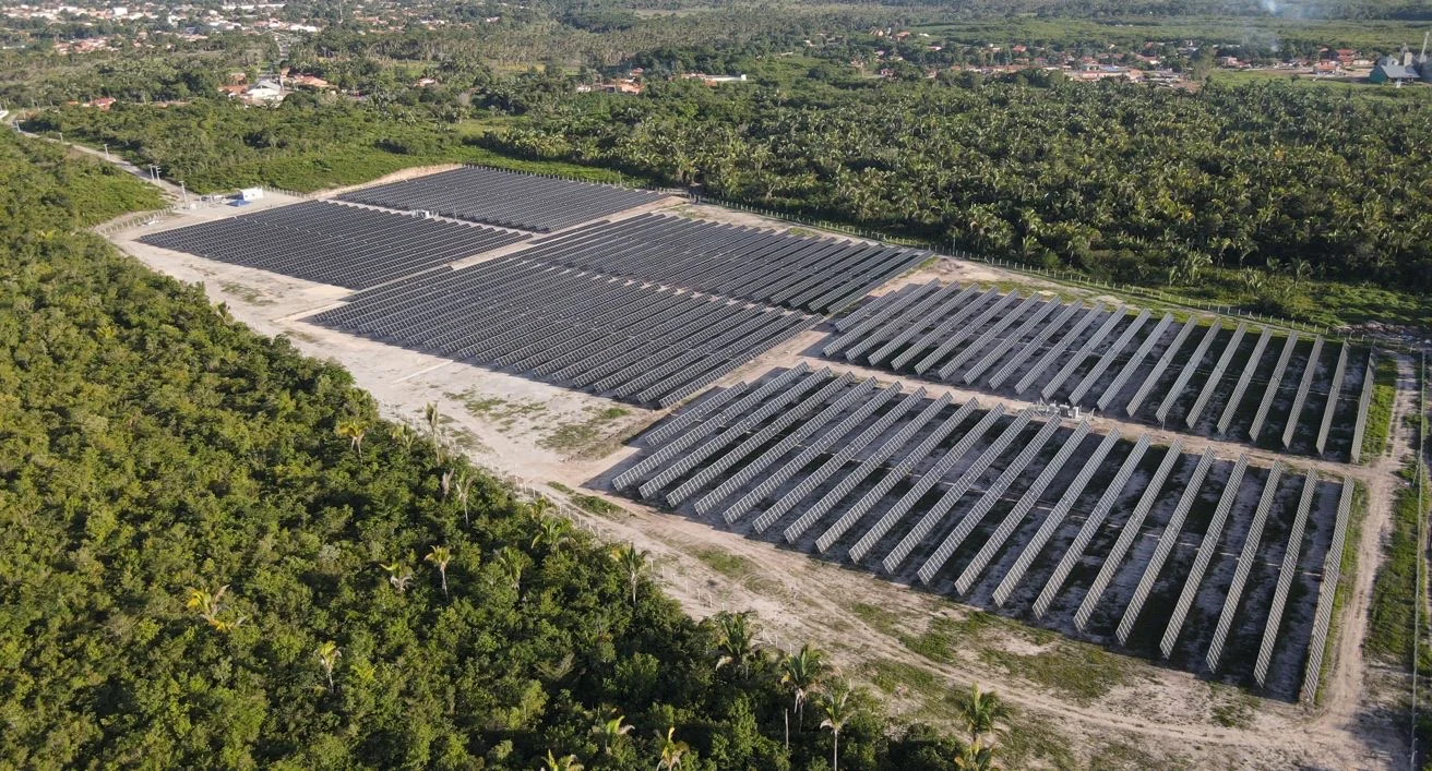 Usina fotovoltaica de 4,6 MWp vista por drone